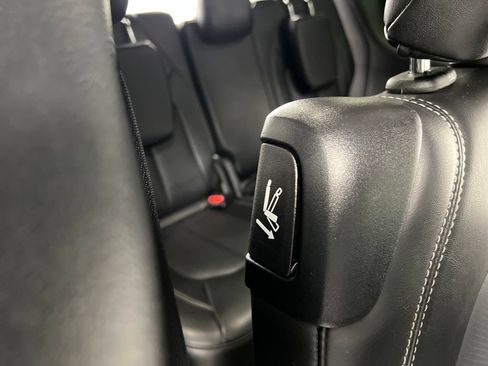 Used 2025 Chrysler Pacifica Select FWD image 25