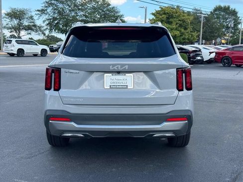 Certified 2024 Kia Sorento EX FWD image 4