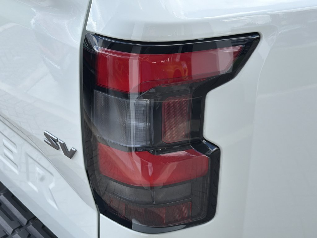 Used 2024 Nissan Frontier SV w/ Tow Package RWD image 11