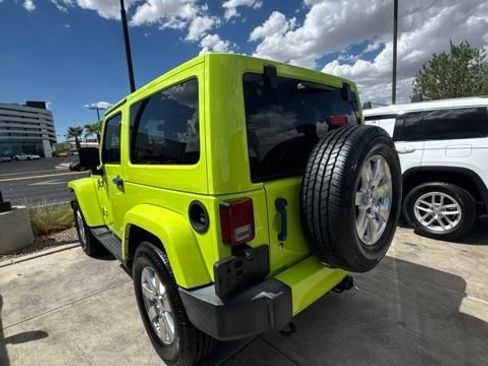 Used 2017 Jeep Wrangler Sahara w/ Connectivity Group AWD/4WD image 8