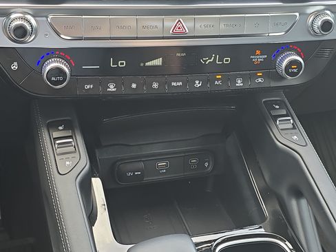 Used 2023 Kia Telluride SX Prestige AWD/4WD image 26