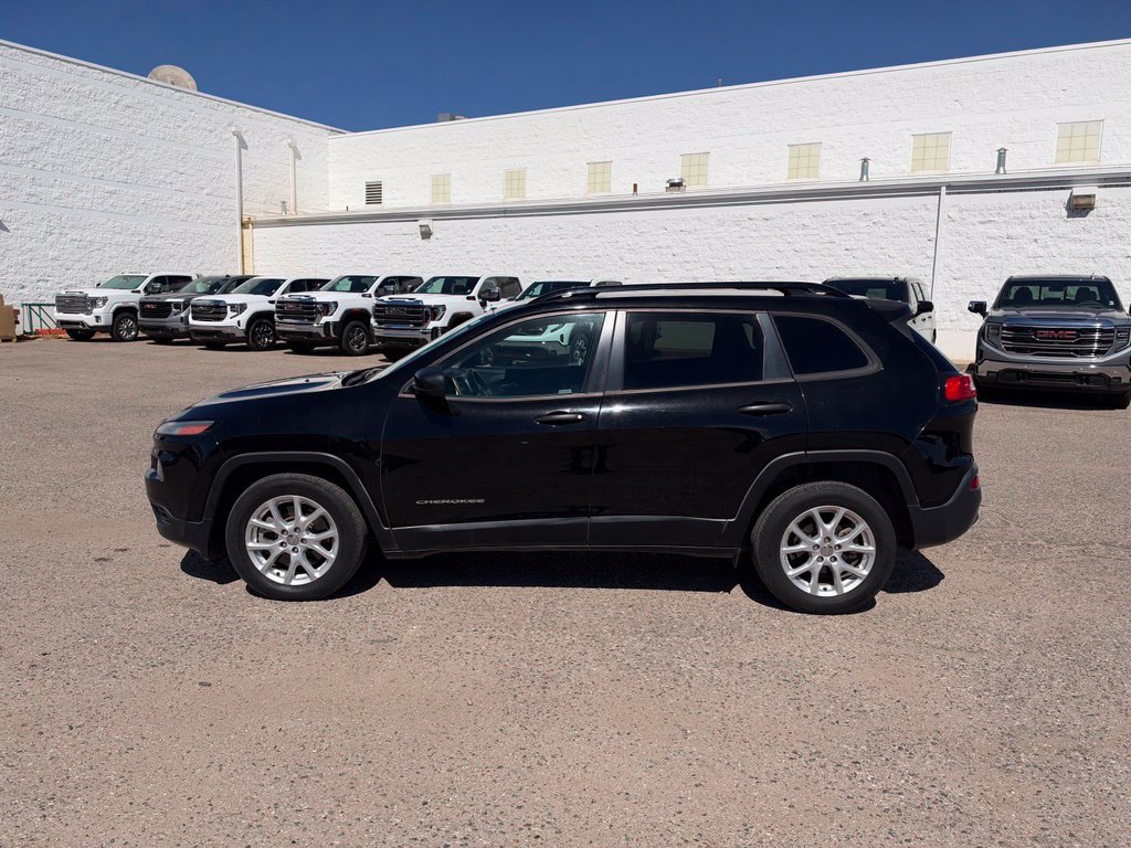 Used 2017 Jeep Cherokee Sport FWD image 8