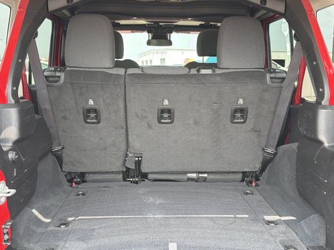 Used 2025 Jeep Wrangler Unlimited Sport AWD/4WD image 18
