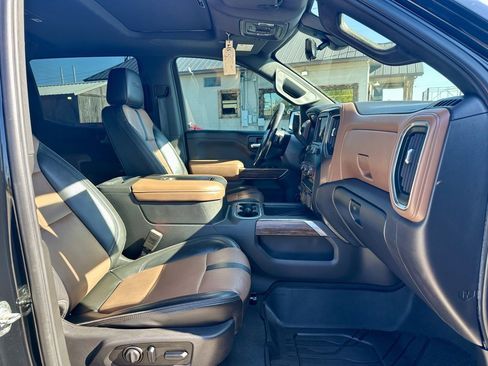 Used 2019 Chevrolet Silverado 1500 High Country w/ Technology Package image 13