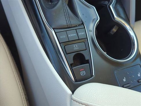 Certified 2019 Toyota Camry XLE FWD image 21