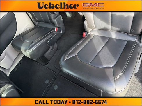 Used 2024 Chrysler Pacifica Touring-L image 18