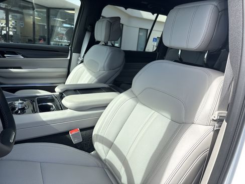 New 2026 Jeep Grand Wagoneer Summit image 11