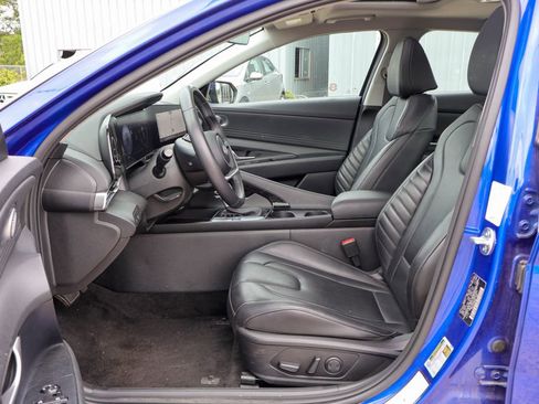 Used 2025 Hyundai Elantra Limited FWD image 7