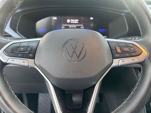 Used 2024 Volkswagen Taos SE image 12