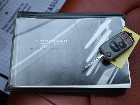 Used 2005 Chrysler Crossfire Limited image 13