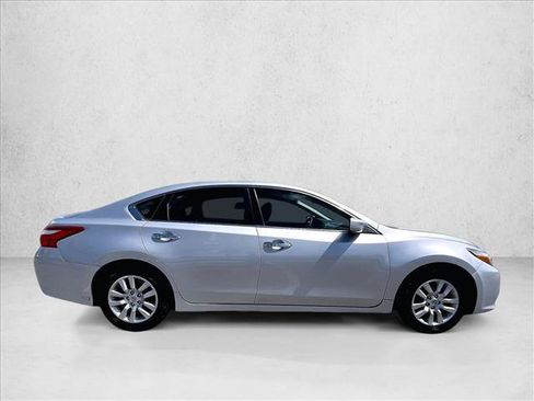 Used 2017 Nissan Altima 2.5 S w/ Power Driver Seat Package FWD image 5