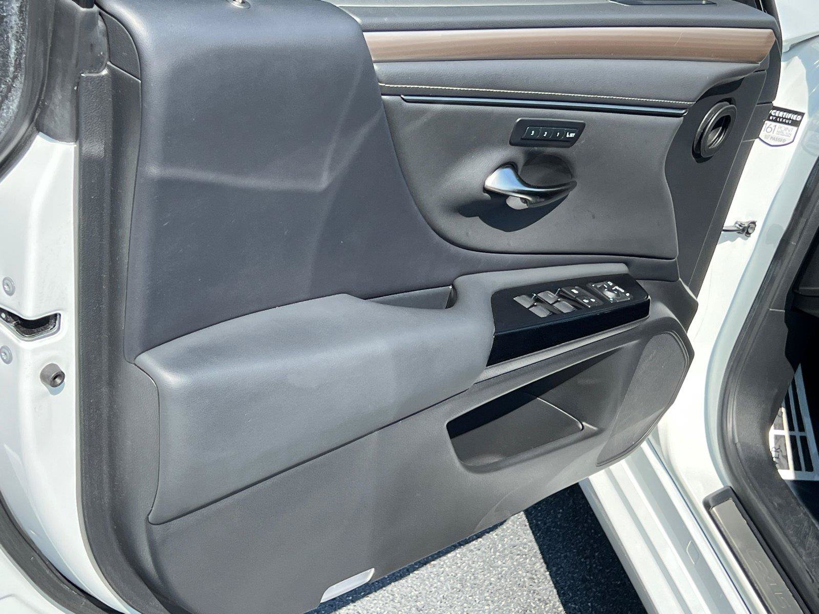 Certified 2022 Lexus ES 350 F Sport w/ Accessory Package FWD image 10