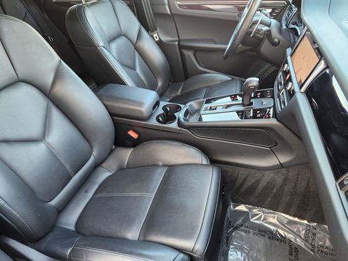 Used 2024 Porsche Macan image 13