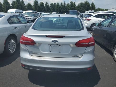 Used 2016 Ford Focus SE FWD image 7