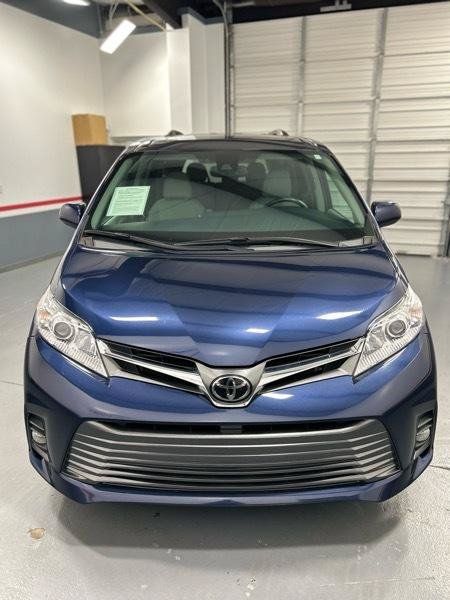 Used 2020 Toyota Sienna XLE w/ XLE Navigation Package FWD image 10