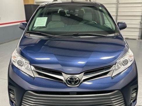 Used 2020 Toyota Sienna XLE w/ XLE Navigation Package image 10