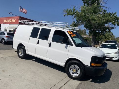 Used 2007 Chevrolet Express 2500 w/ Power and Light Package RWD image 2