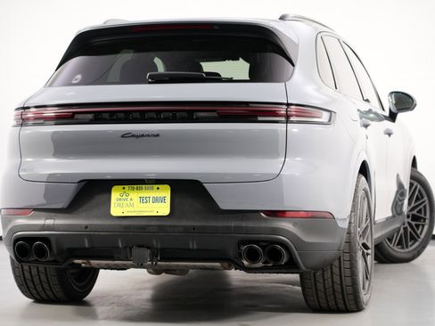 Used 2024 Porsche Cayenne image 5
