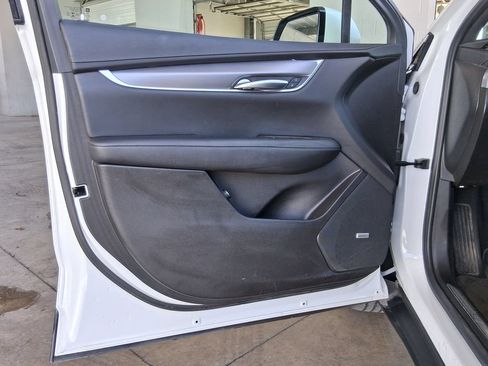 Used 2022 Cadillac XT5 Luxury w/ LPO, Premium Carpet Package FWD image 16
