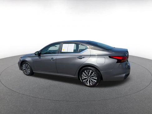 Used 2025 Nissan Altima 2.5 SV FWD image 9