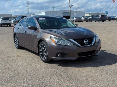 Used 2017 Nissan Altima 2.5 SV image 3