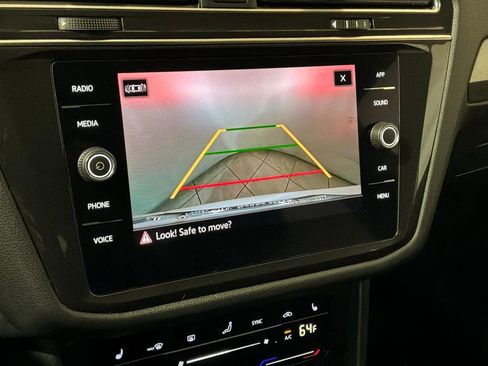 Used 2022 Volkswagen Tiguan SE R-Line image 3