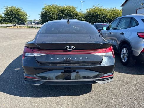 Used 2023 Hyundai Elantra Limited FWD image 4