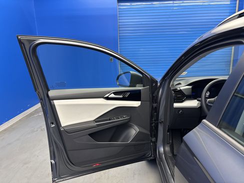 New 2026 Volkswagen Taos S image 9