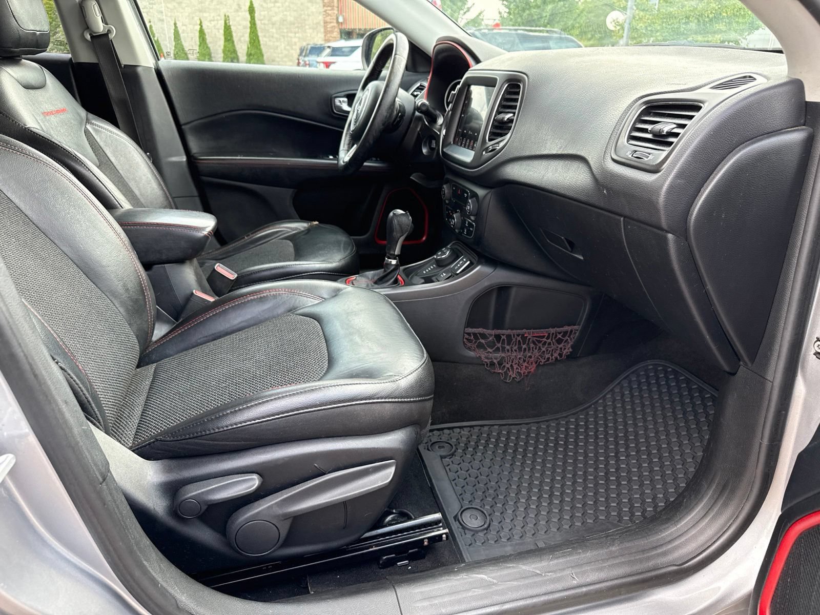 Used 2018 Jeep Compass Trailhawk AWD/4WD image 3
