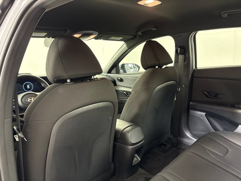 New 2025 Hyundai Elantra SEL FWD image 19