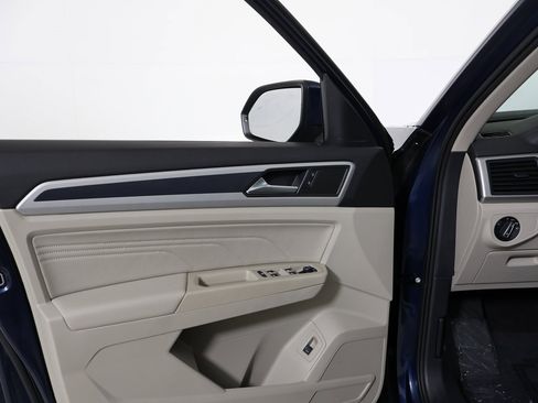 Used 2021 Volkswagen Atlas SE w/ Panoramic Sunroof Package image 22