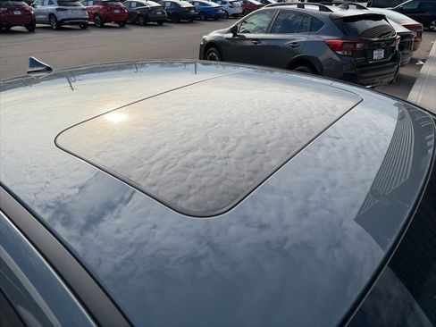 Used 2022 Hyundai Elantra Limited w/ Cargo Package image 4