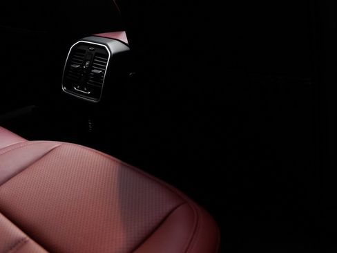 Certified 2026 Porsche Macan AWD/4WD image 30