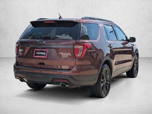 Used 2018 Ford Explorer XLT w/ Equipment Group 202A FWD image 5