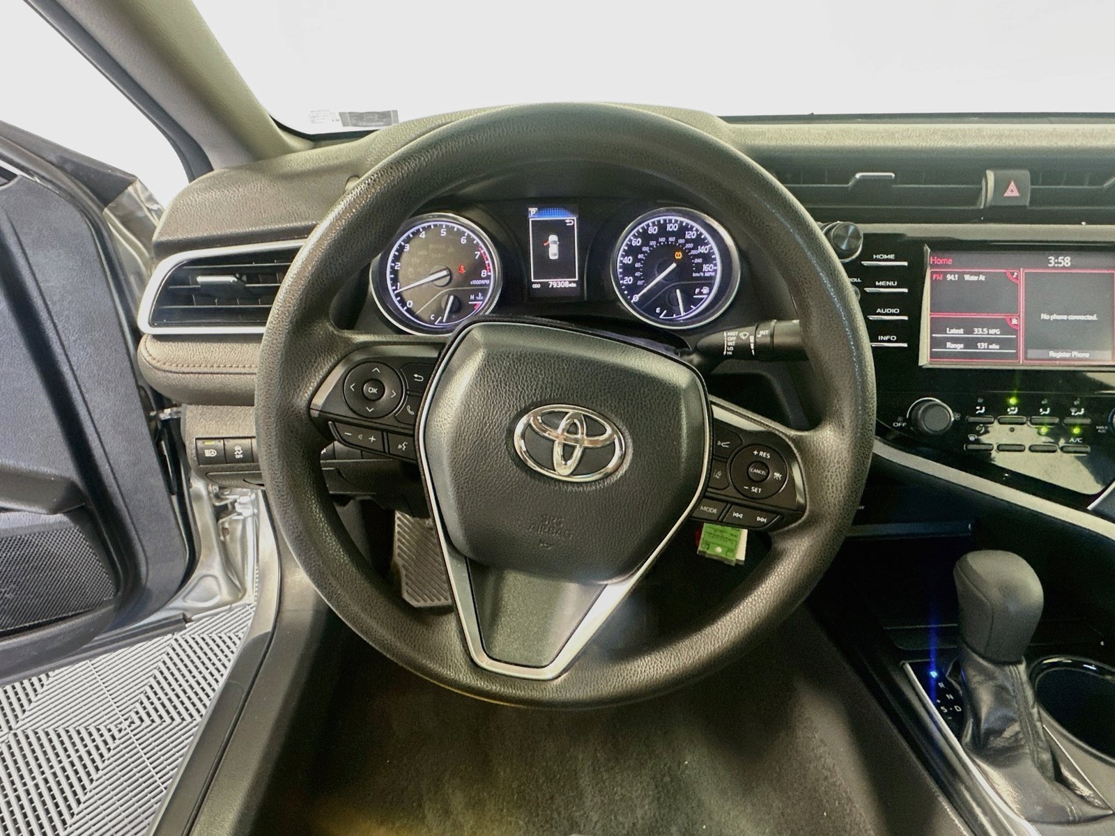 Used 2018 Toyota Camry LE FWD image 11