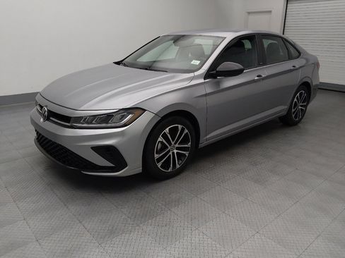 Used 2025 Volkswagen Jetta Sport FWD image 2