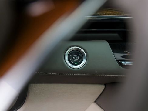 Certified 2023 Cadillac Escalade ESV Premium Luxury Platinum image 18