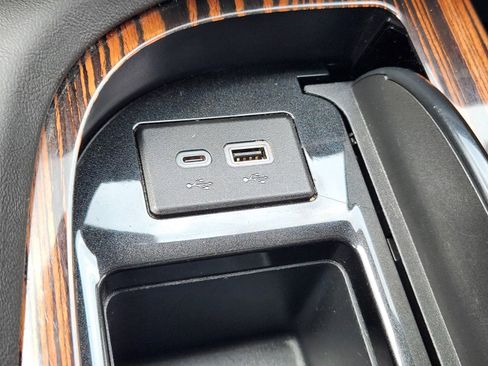 Certified 2023 Cadillac Escalade Premium Luxury w/ Performance Package AWD/4WD image 18
