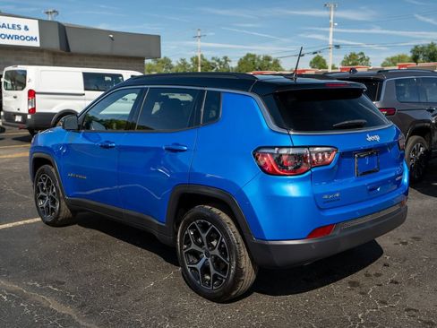 Used 2025 Jeep Compass Limited AWD/4WD image 7
