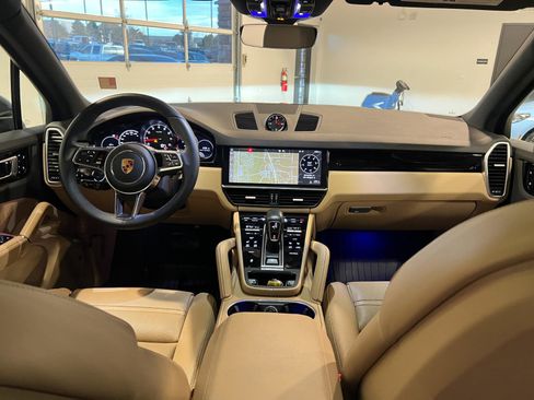 Used 2019 Porsche Cayenne image 32