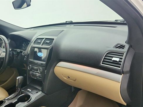 Used 2017 Ford Explorer XLT w/ Equipment Group 202A image 32