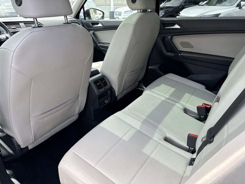 Used 2020 Volkswagen Tiguan SEL FWD image 9