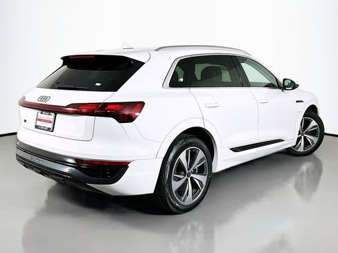 Used 2024 Audi Q8 e-tron Premium image 14