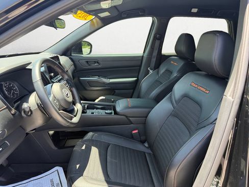 Used 2025 Nissan Pathfinder Rock Creek AWD/4WD image 9