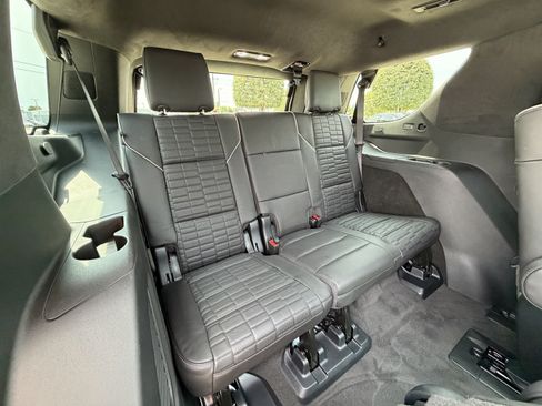 Certified 2025 Cadillac Escalade Sport Platinum w/ LPO, ONYX Package AWD/4WD image 14