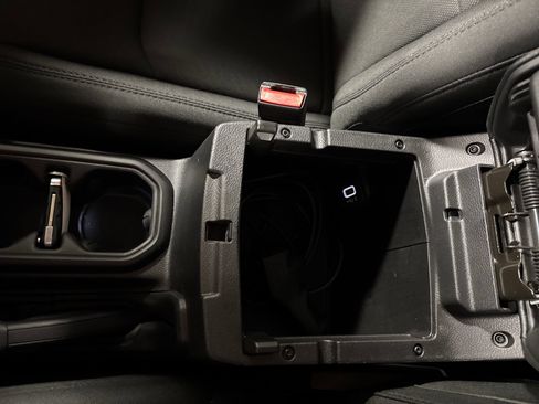 Used 2022 Jeep Wrangler Sport AWD/4WD image 24