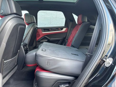 Certified 2024 Porsche Cayenne AWD/4WD image 8