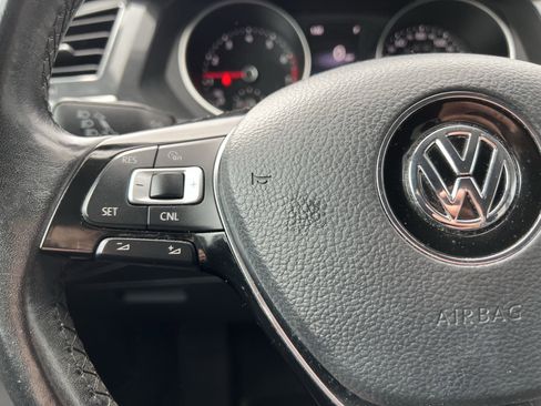 Used 2018 Volkswagen Tiguan SE image 19