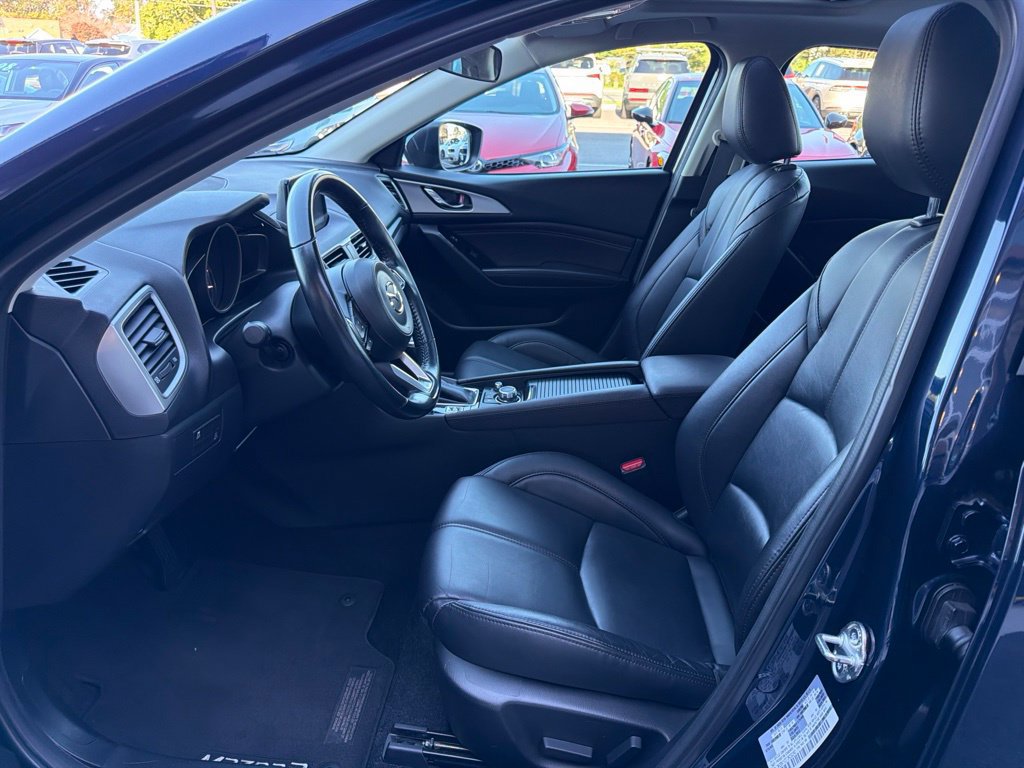 Used 2018 MAZDA MAZDA3 Touring FWD image 11