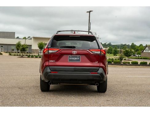 Used 2020 Toyota RAV4 LE FWD image 6